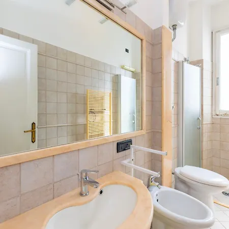 Comfortable And Functional, Terrace And Parking Appartement *