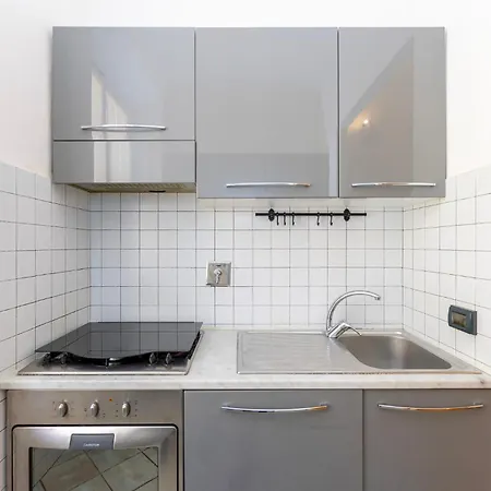 Comfortable And Functional, Terrace And Parking アパート
