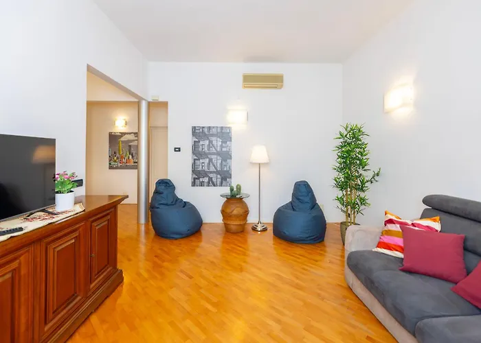 Comfortable And Functional, Terrace And Parking Apartment *