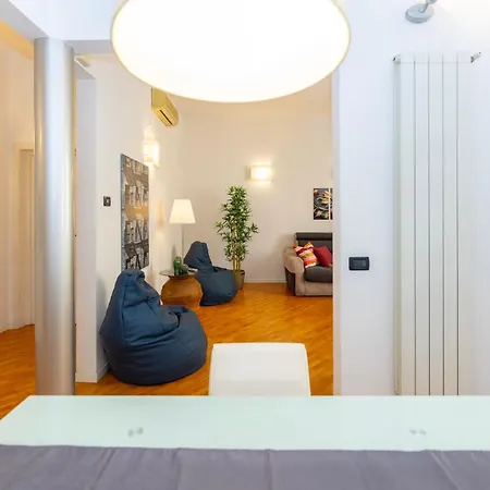 Comfortable And Functional, Terrace And Parking Apartment Florence